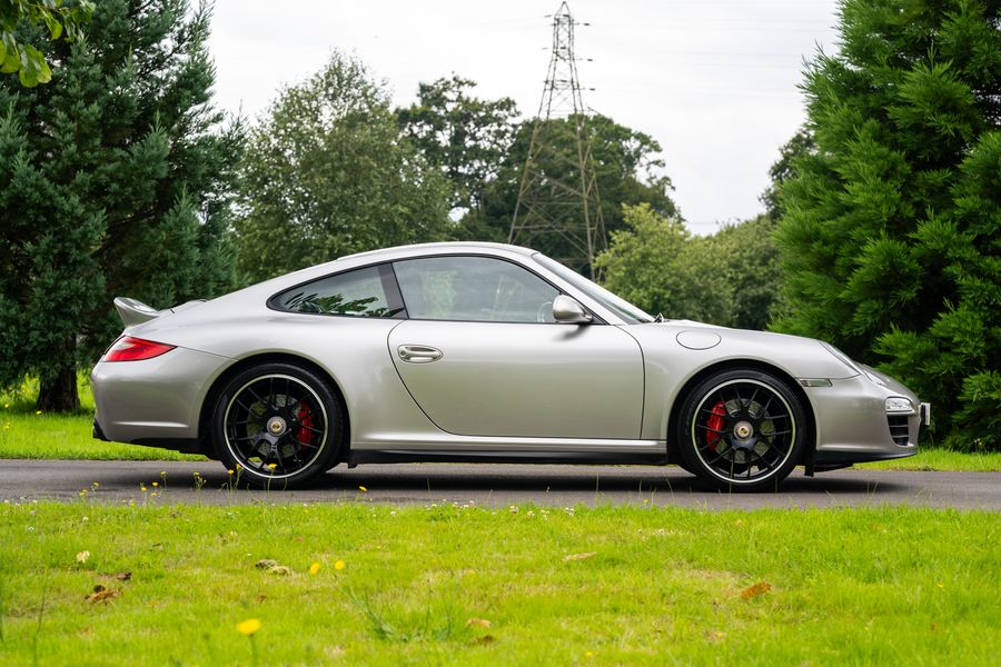 Porsche 911(997.2) GTS Coupe (Manual)