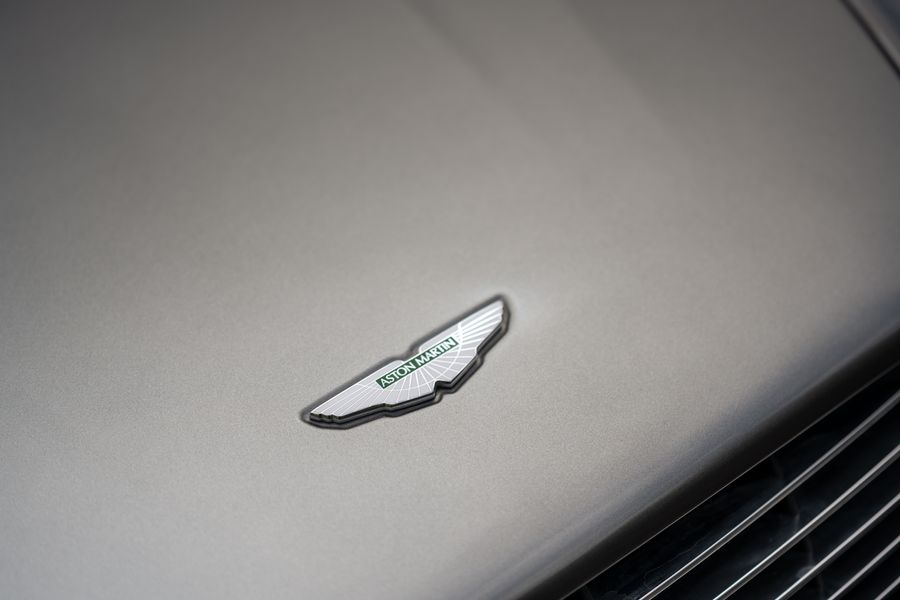 Aston Martin V8 Vantage (Manual)