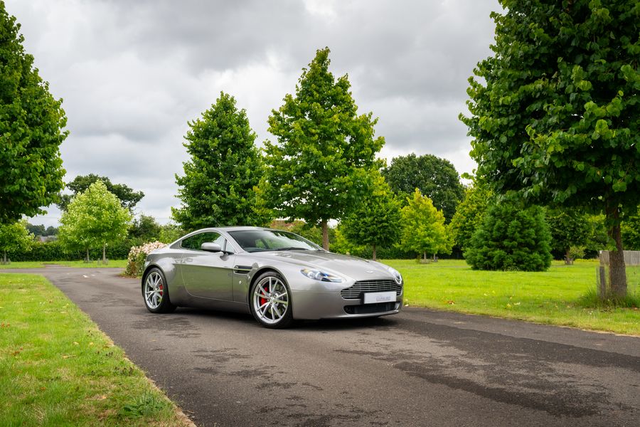 Aston Martin V8 Vantage (Manual)