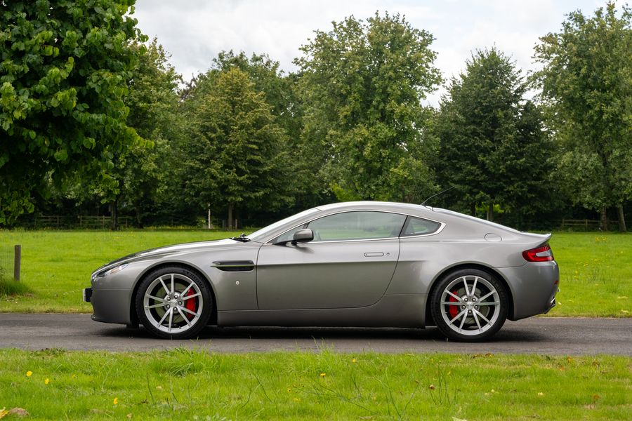 Aston Martin V8 Vantage (Manual)