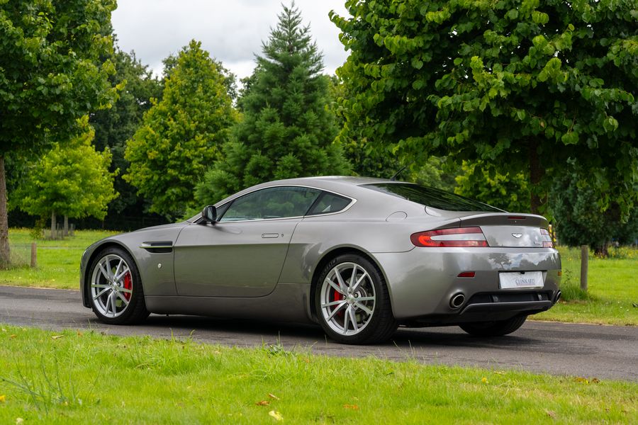 Aston Martin V8 Vantage (Manual)