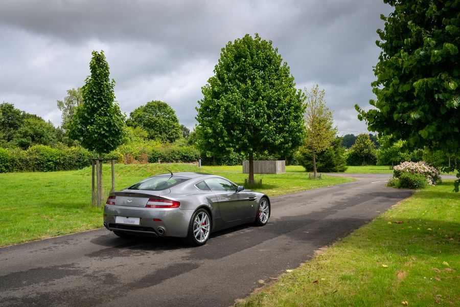 Aston Martin V8 Vantage (Manual)