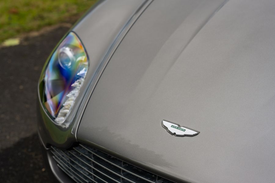 Aston Martin V8 Vantage (Manual)