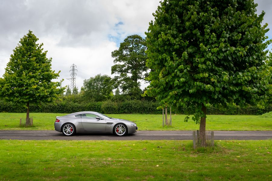 Aston Martin V8 Vantage (Manual)