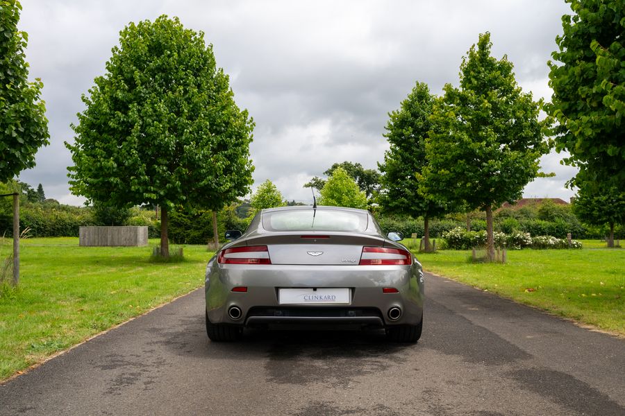 Aston Martin V8 Vantage (Manual)