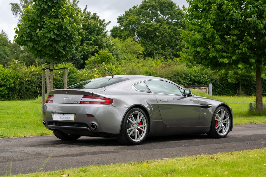 Aston Martin V8 Vantage (Manual)