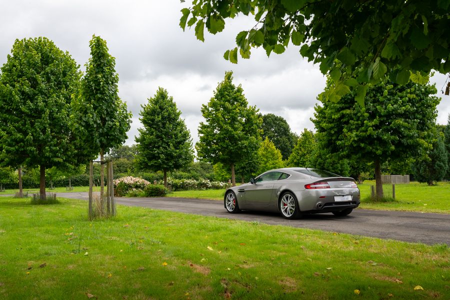 Aston Martin V8 Vantage (Manual)