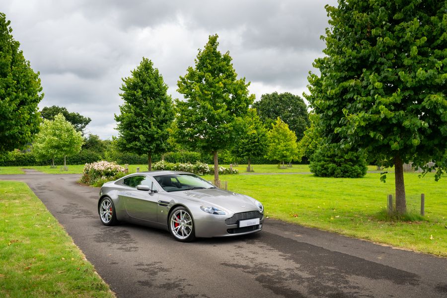 Aston Martin V8 Vantage (Manual)