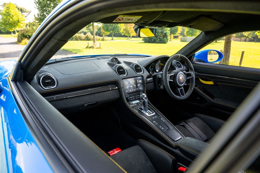 Porsche 718 Cayman GT4 PDK