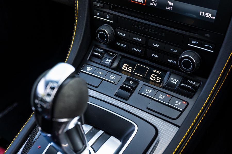 Porsche 718 Cayman GT4 PDK