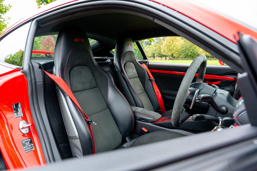 Porsche 718 Cayman GT4 PDK