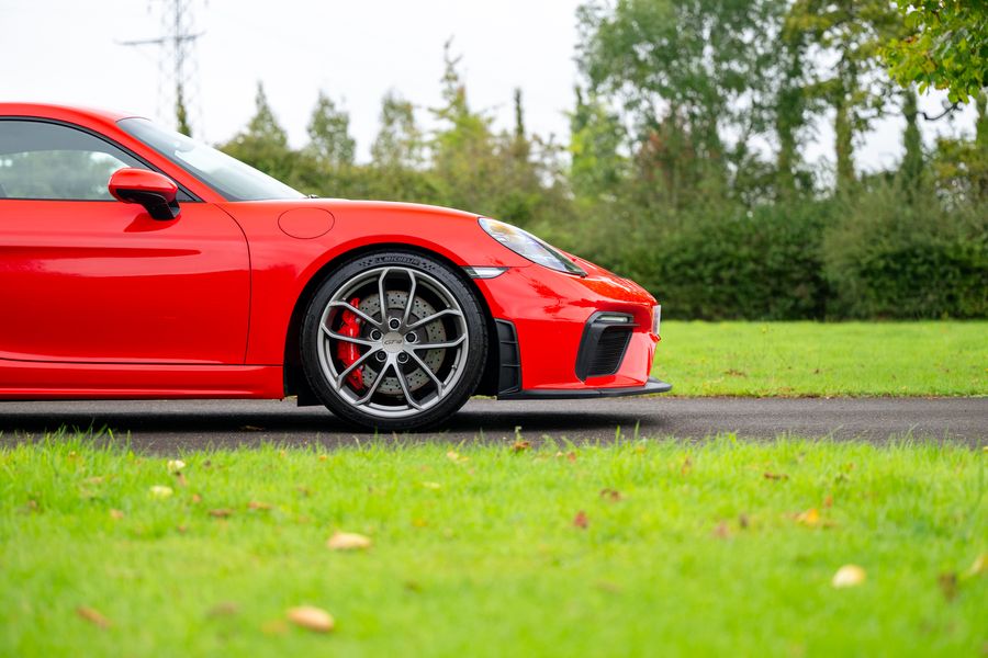 Porsche 718 Cayman GT4 PDK