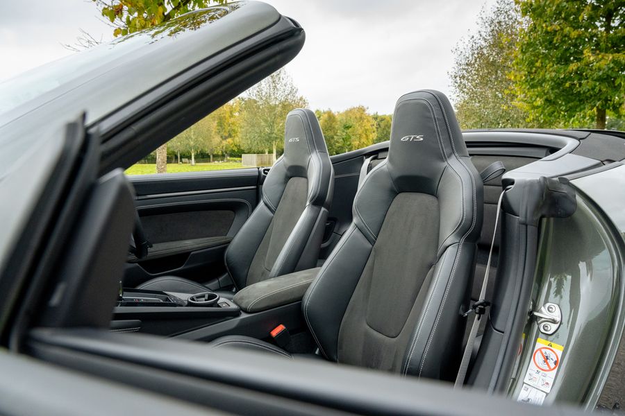 Porsche 911 (992) Carrera 4 GTS Cab