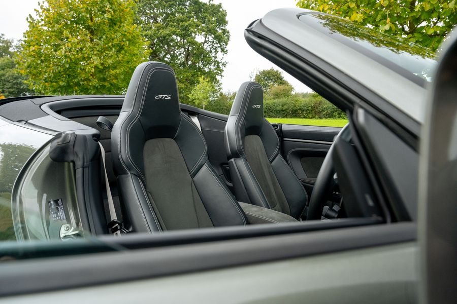 Porsche 911 (992) Carrera 4 GTS Cab