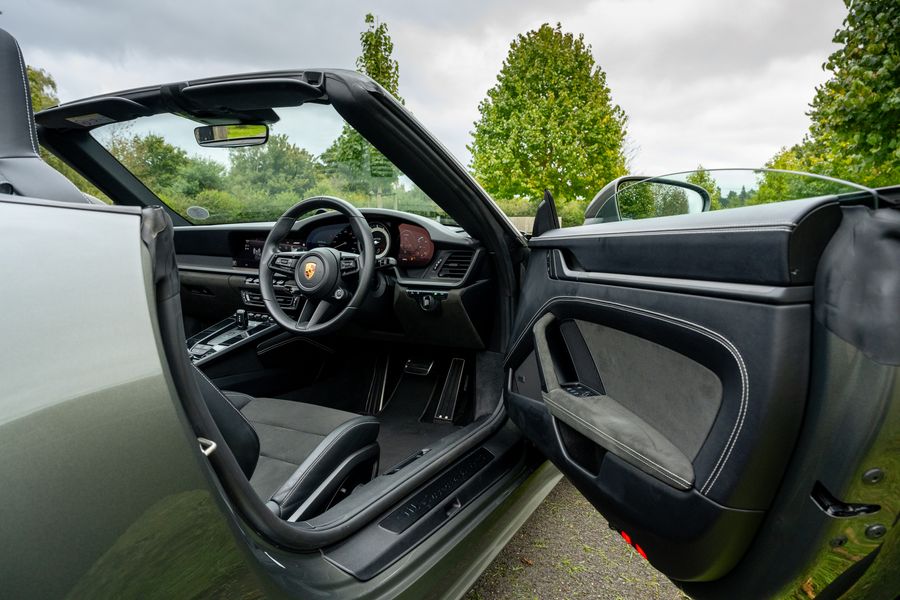 Porsche 911 (992) Carrera 4 GTS Cab