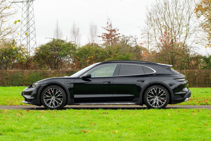 Porsche Taycan 4S Performance Plus Cross Turismo