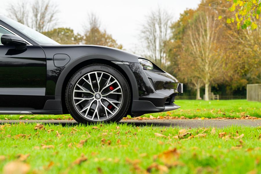 Porsche Taycan 4S Performance Plus Cross Turismo