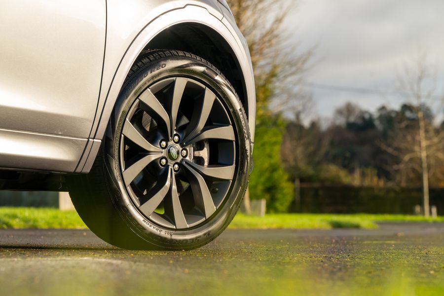 Land Rover Discovery Sport P300e R-Dynamic SE