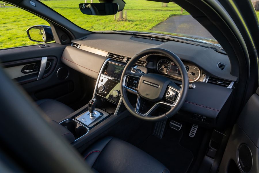 Land Rover Discovery Sport P300e R-Dynamic SE